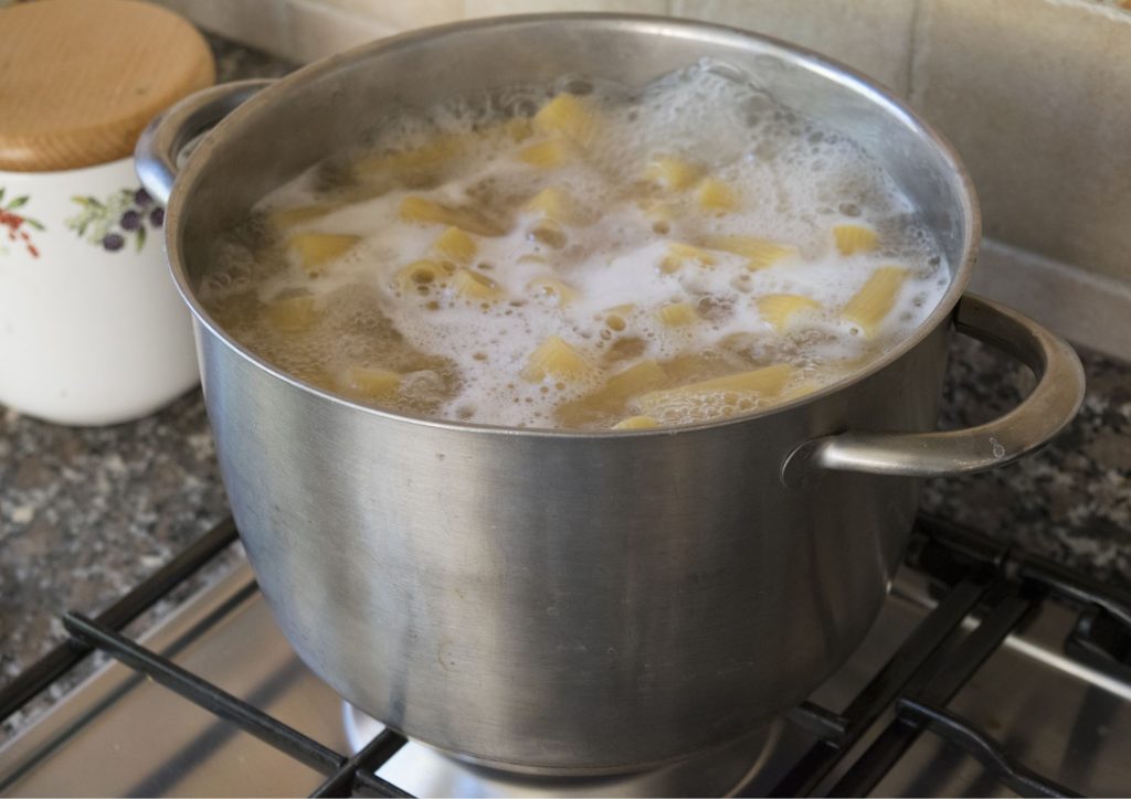 récupérer l'eau de cuisson des pâtes