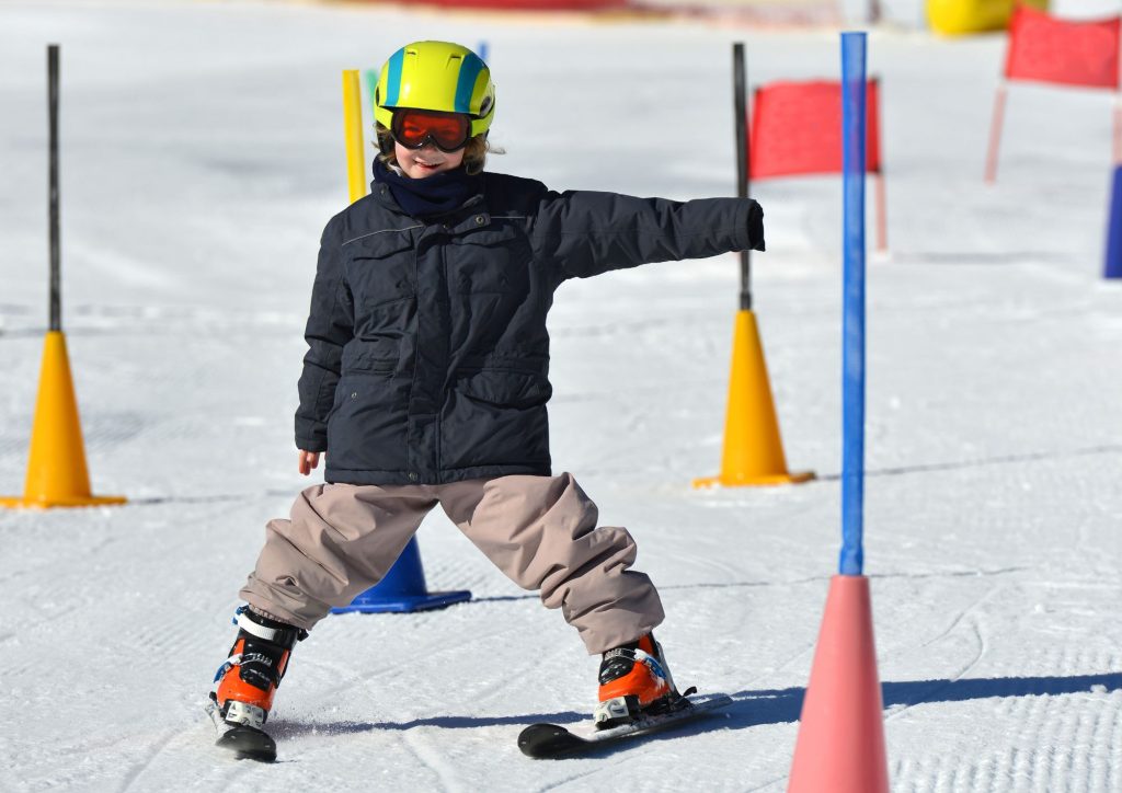 sécurité sur les pistes de ski montagne enfants