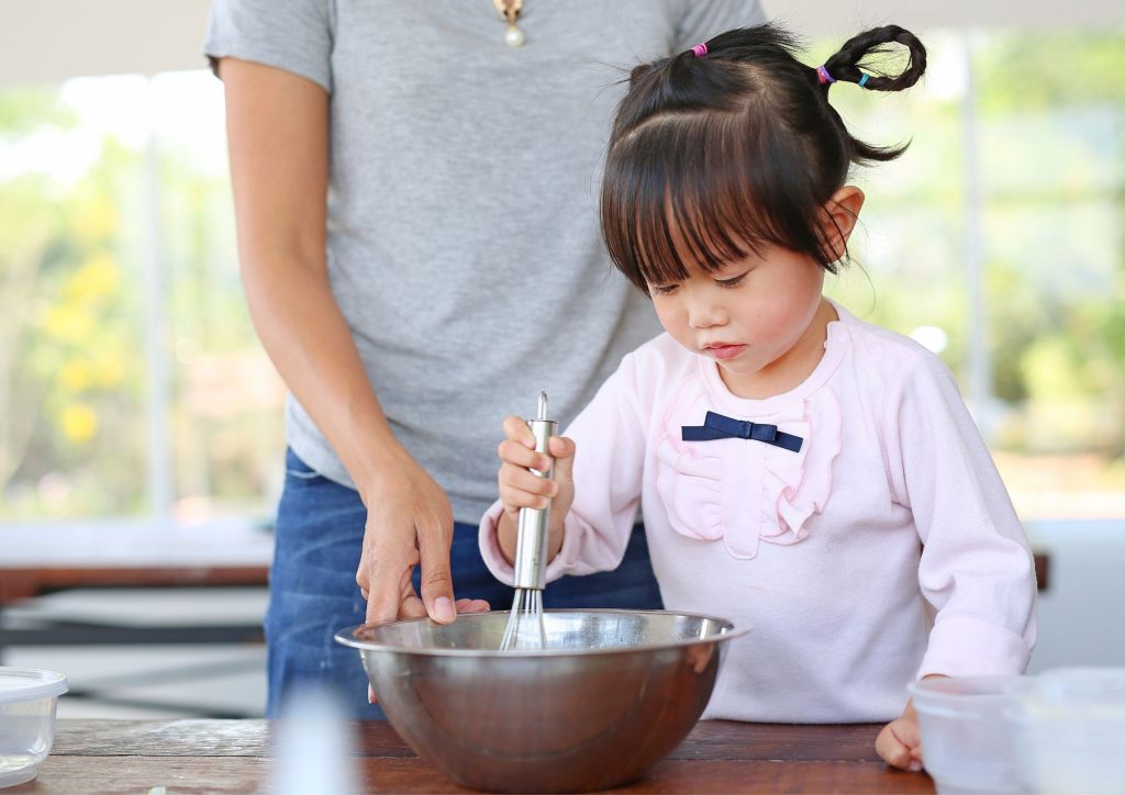 faire des crêpes avec les enfants