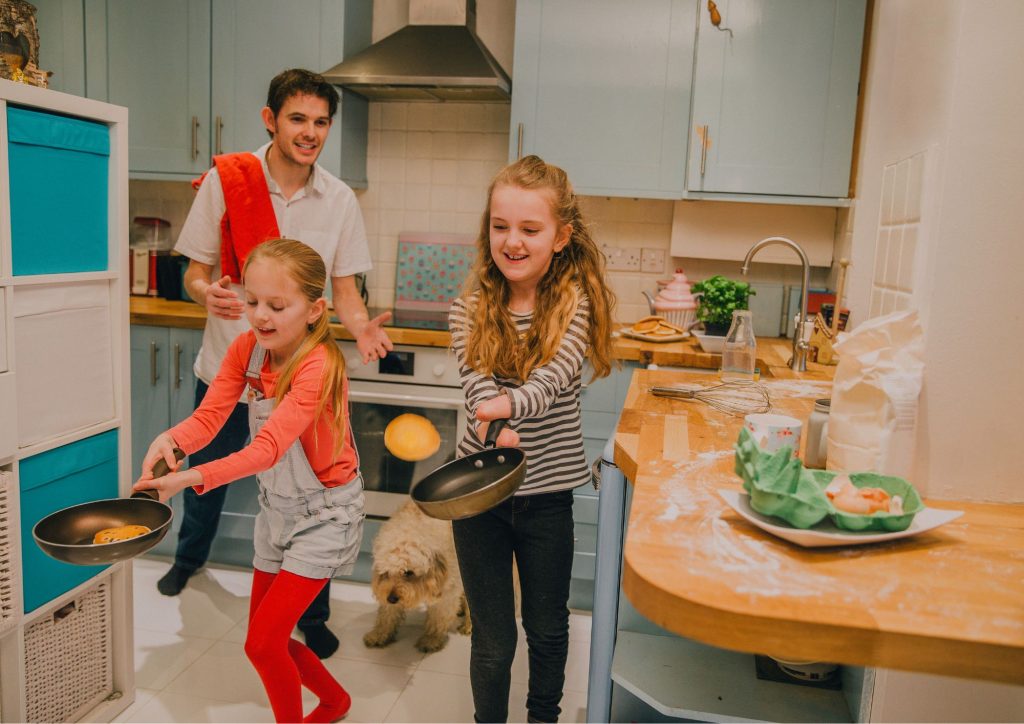 concours de lancer de crêpes enfants